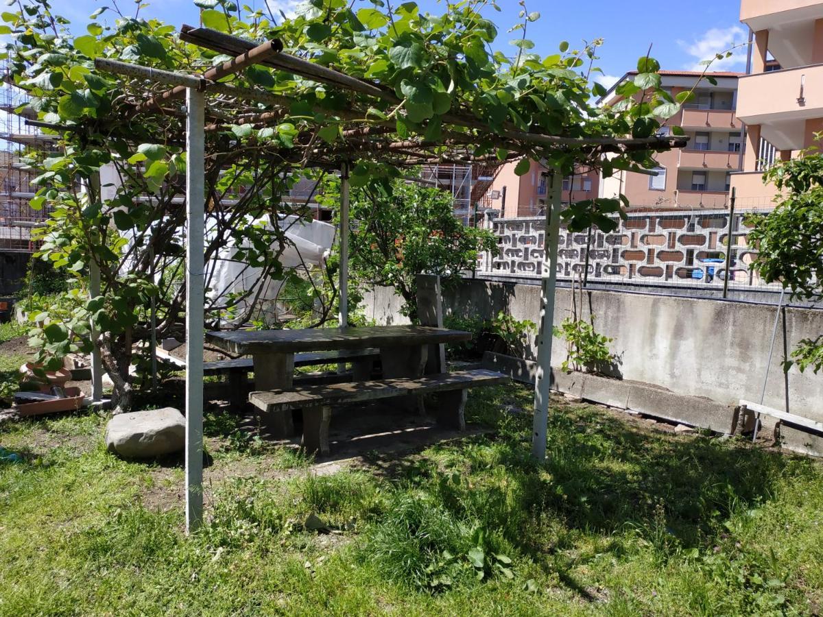 Casa Marina Lägenhet Verbania Exteriör bild